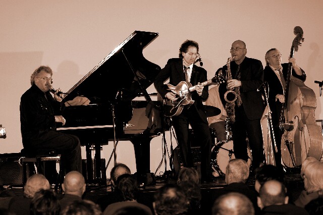 min 2006 12 15 beaune boogie 253 sepia